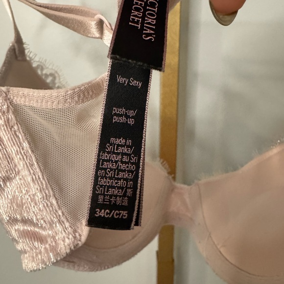 Victoria's Secret Very Sexy Push-up Pink Lace Bra - Picture 8 of 8